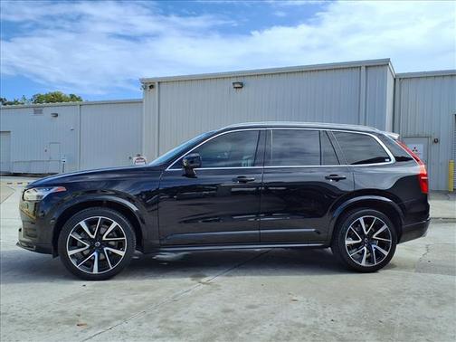 2021 Volvo XC90 T6 Momentum