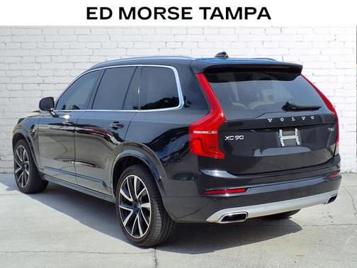 2021 Volvo XC90 T6 Momentum