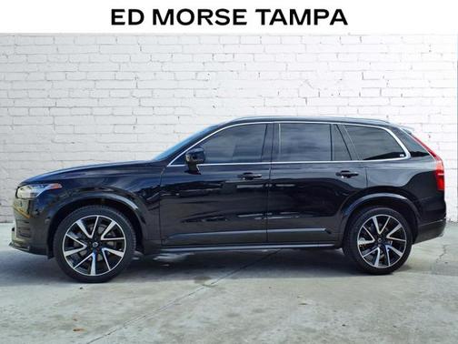 2021 Volvo XC90 T6 Momentum