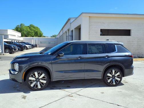Graphite Gray 2026 Mitsubishi Outlander SEL S-AWC