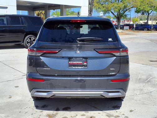Graphite Gray 2026 Mitsubishi Outlander SEL S-AWC