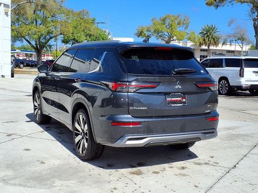 Graphite Gray 2026 Mitsubishi Outlander SEL S-AWC