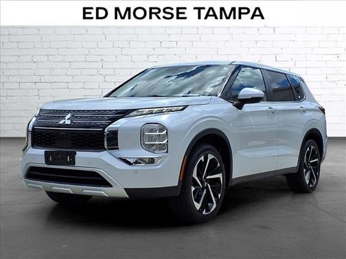 White Diamond 2022 Mitsubishi Outlander SE