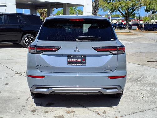 Moonstone Gray Metallic 2026 Mitsubishi Outlander SEL