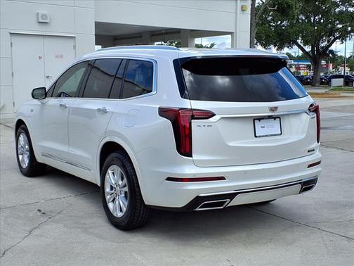 2023 Cadillac XT6 Luxury FWD