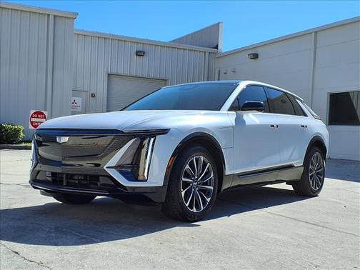 Vibrant White Tricoat 2026 Cadillac LYRIQ V