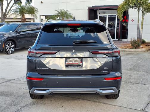 Graphite Gray 2026 Mitsubishi Outlander SEL