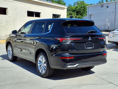 Black Diamond 2026 Mitsubishi Outlander ES