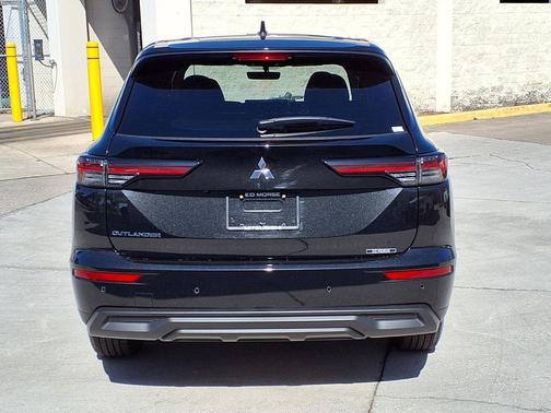 Black Diamond 2026 Mitsubishi Outlander ES