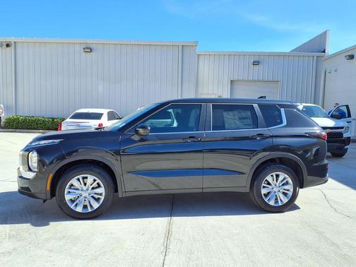 Black Diamond 2026 Mitsubishi Outlander ES