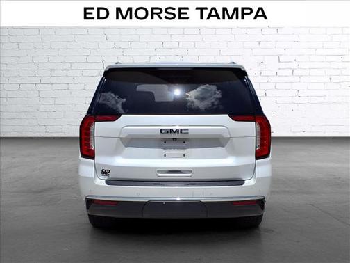 White Frost Tricoat 2022 GMC Yukon SLT