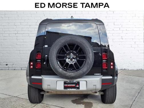 2025 Land Rover Defender 110 P300