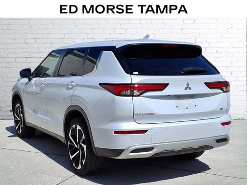 2022 Mitsubishi Outlander SE