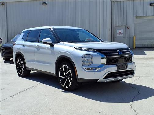 2022 Mitsubishi Outlander SE