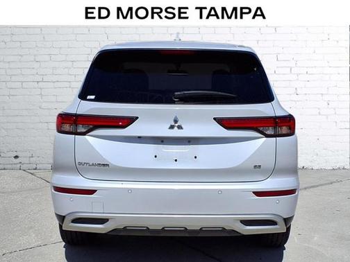 2022 Mitsubishi Outlander SE