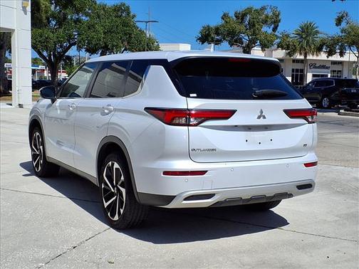 2022 Mitsubishi Outlander SE