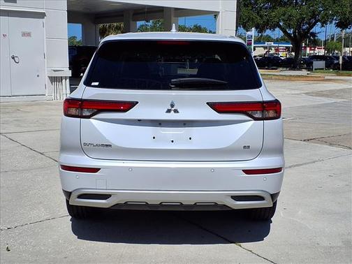 2022 Mitsubishi Outlander SE
