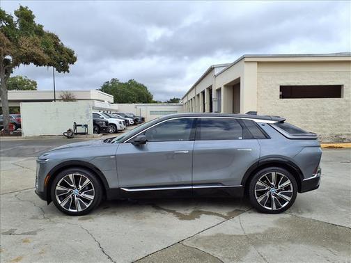 2023 Cadillac LYRIQ V