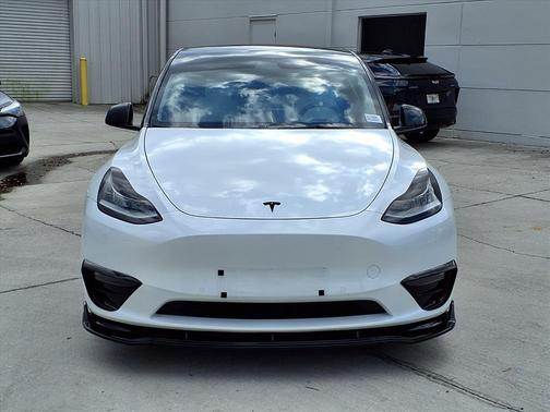 2022 Tesla Model Y Long Range Dual Motor All-Wheel Drive