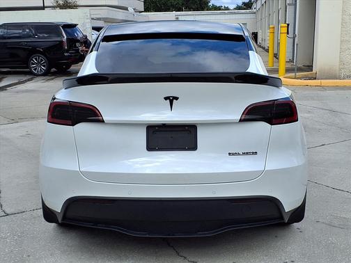 2022 Tesla Model Y Long Range Dual Motor All-Wheel Drive