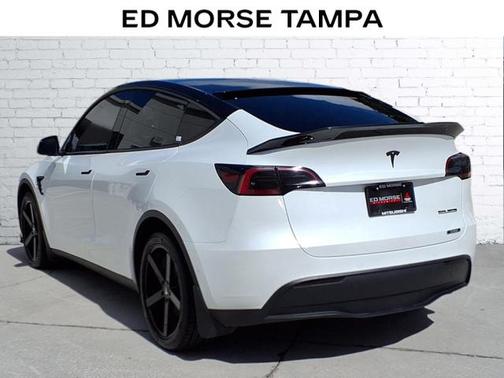2022 Tesla Model Y Long Range Dual Motor All-Wheel Drive