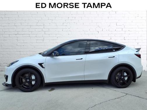 2022 Tesla Model Y Long Range Dual Motor All-Wheel Drive