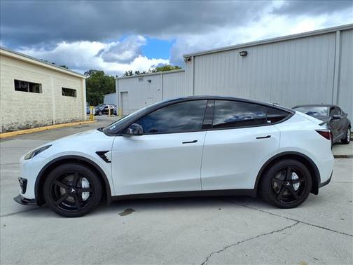 2022 Tesla Model Y Long Range Dual Motor All-Wheel Drive