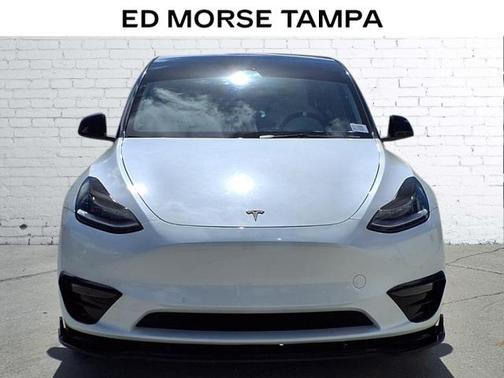 2022 Tesla Model Y Long Range Dual Motor All-Wheel Drive