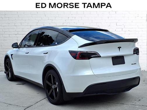 2022 Tesla Model Y Long Range Dual Motor All-Wheel Drive