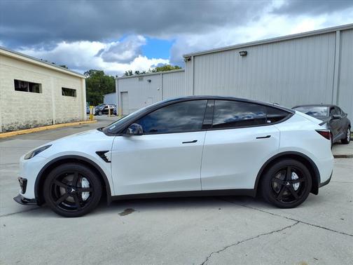 2022 Tesla Model Y Long Range Dual Motor All-Wheel Drive