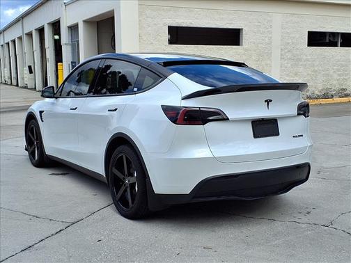 2022 Tesla Model Y Long Range Dual Motor All-Wheel Drive