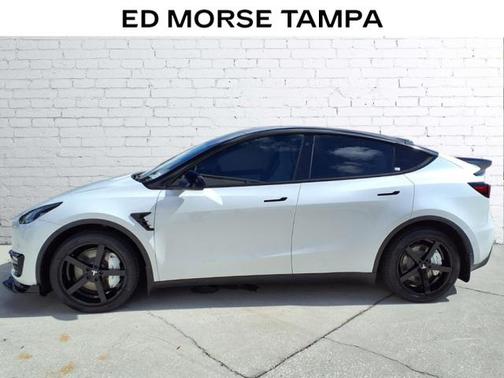 2022 Tesla Model Y Long Range Dual Motor All-Wheel Drive