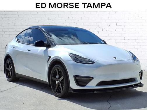 2022 Tesla Model Y Long Range Dual Motor All-Wheel Drive