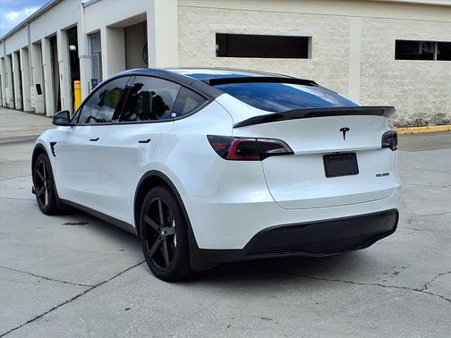 2022 Tesla Model Y Long Range Dual Motor All-Wheel Drive