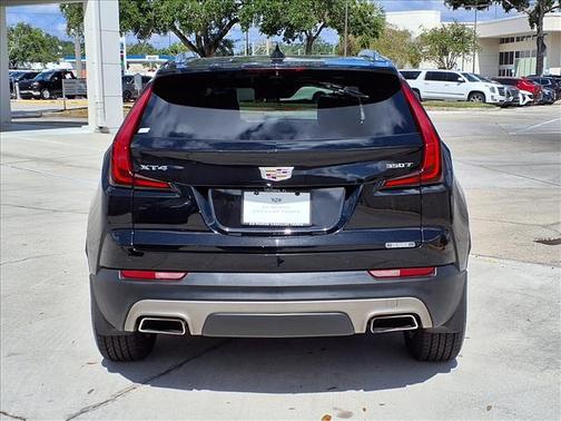 2022 Cadillac XT4 Premium Luxury