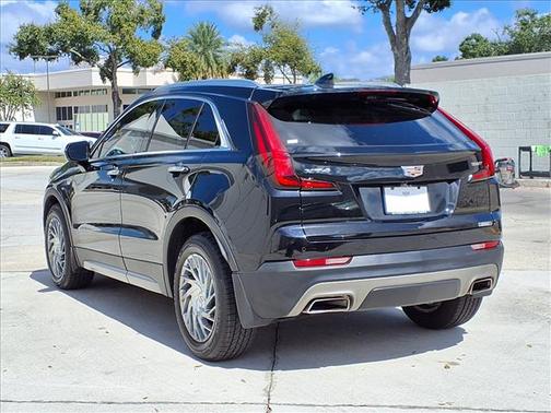 2022 Cadillac XT4 Premium Luxury