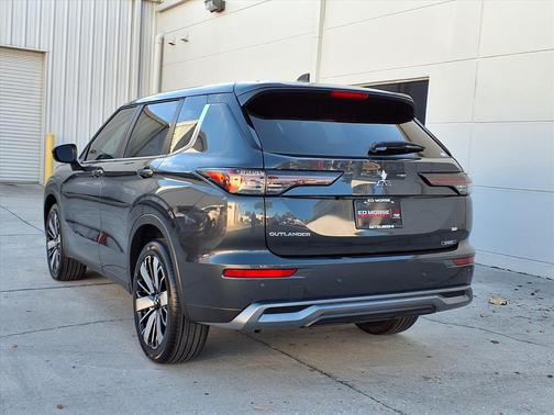 Graphite Gray 2026 Mitsubishi Outlander SE