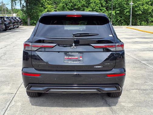 Black Diamond 2026 Mitsubishi Outlander LE