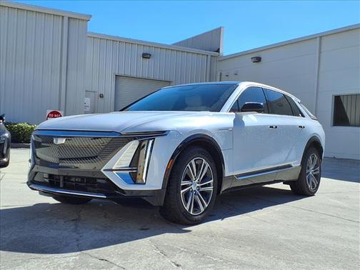 Vibrant White Tricoat 2026 Cadillac LYRIQ V