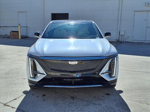 Vibrant White Tricoat 2026 Cadillac LYRIQ V