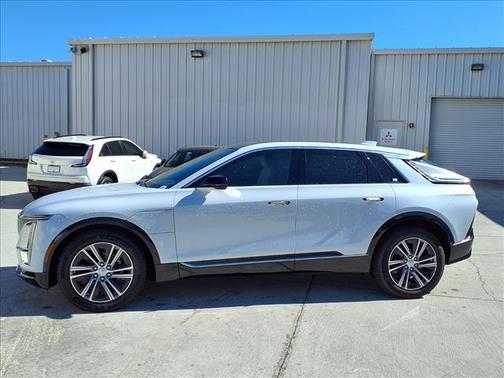 Vibrant White Tricoat 2026 Cadillac LYRIQ V