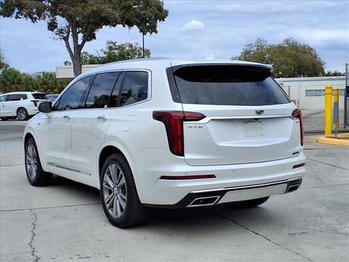 2023 Cadillac XT6 Premium Luxury FWD