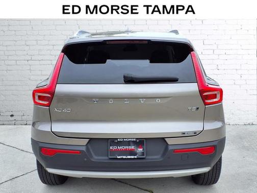 2022 Volvo XC40 T5 Momentum