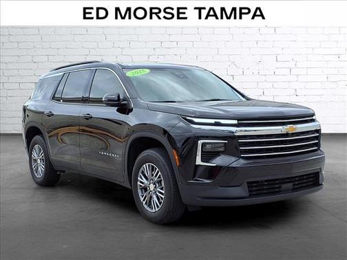 Mosaic Black Metallic 2025 Chevrolet Traverse LT