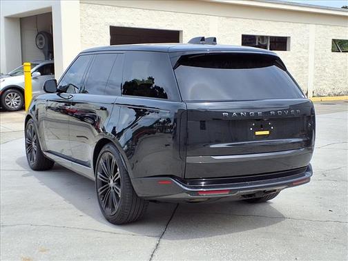 2025 Land Rover Range Rover P400 SE