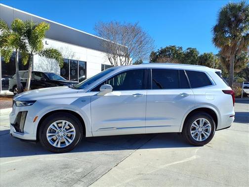 2022 Cadillac XT6 Luxury FWD