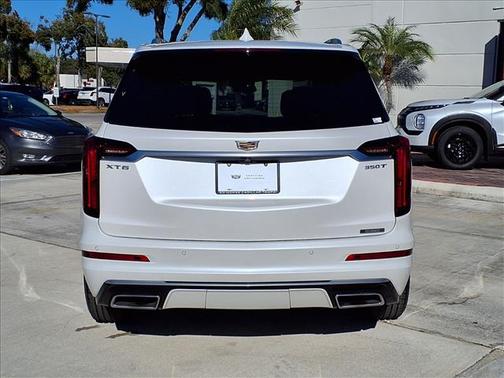 2022 Cadillac XT6 Luxury FWD