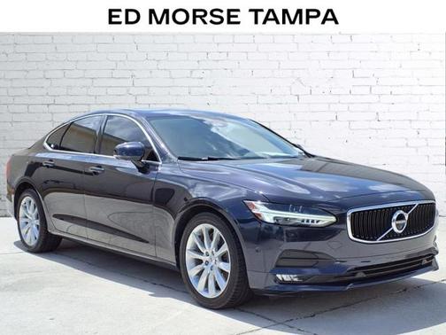 2017 Volvo S90 T6 Momentum