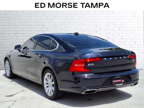 2017 Volvo S90 T6 Momentum