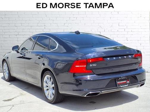 2017 Volvo S90 T6 Momentum